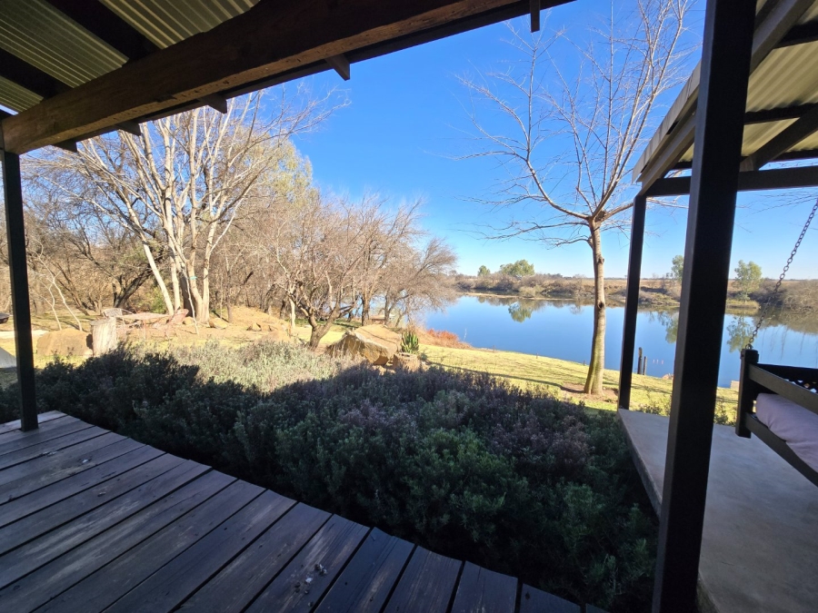4 Bedroom Property for Sale in Viljoenskroon Rural Free State